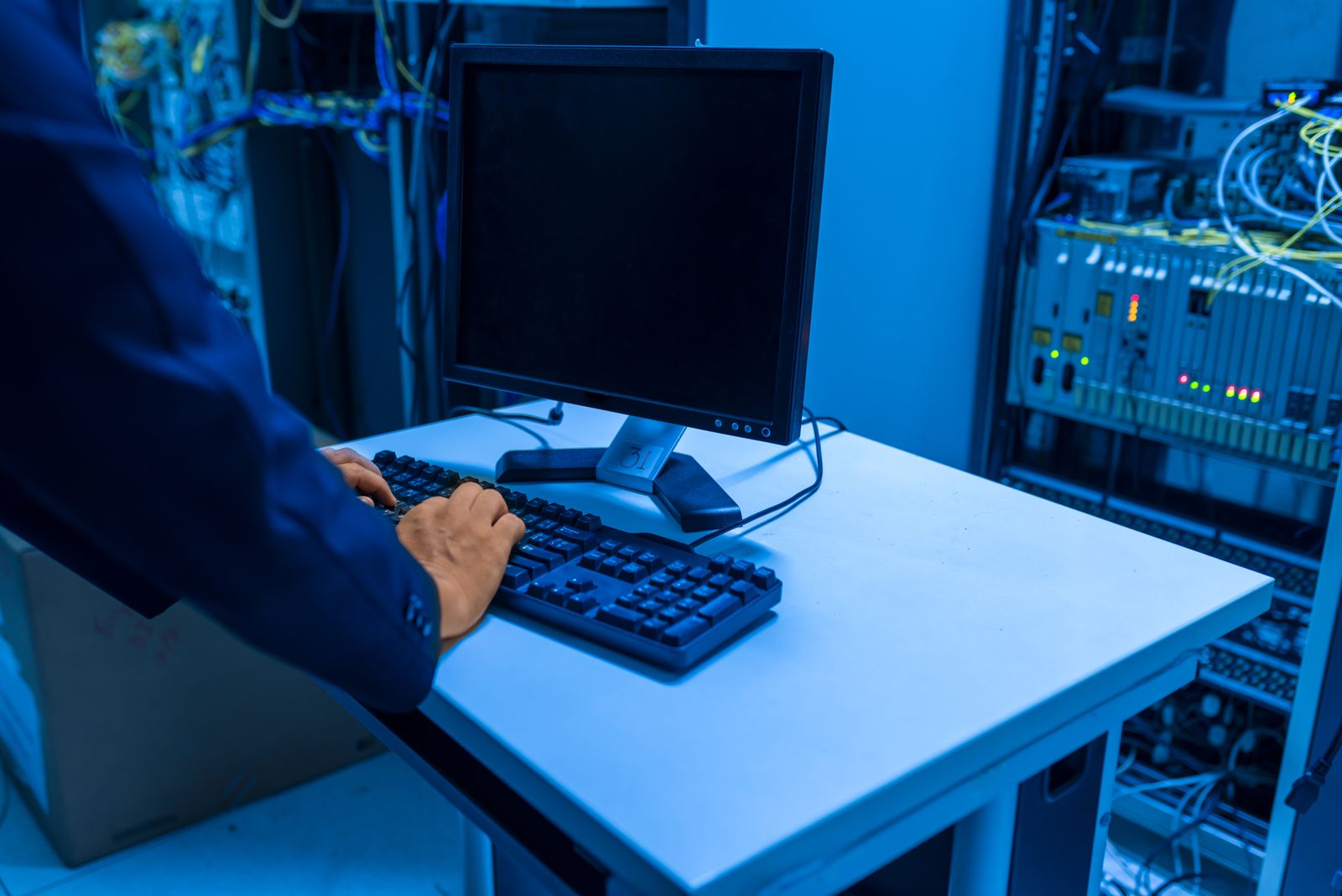 Berz-Systems-Techniker bei der IT-Betreuung vor Ort beim Kunden