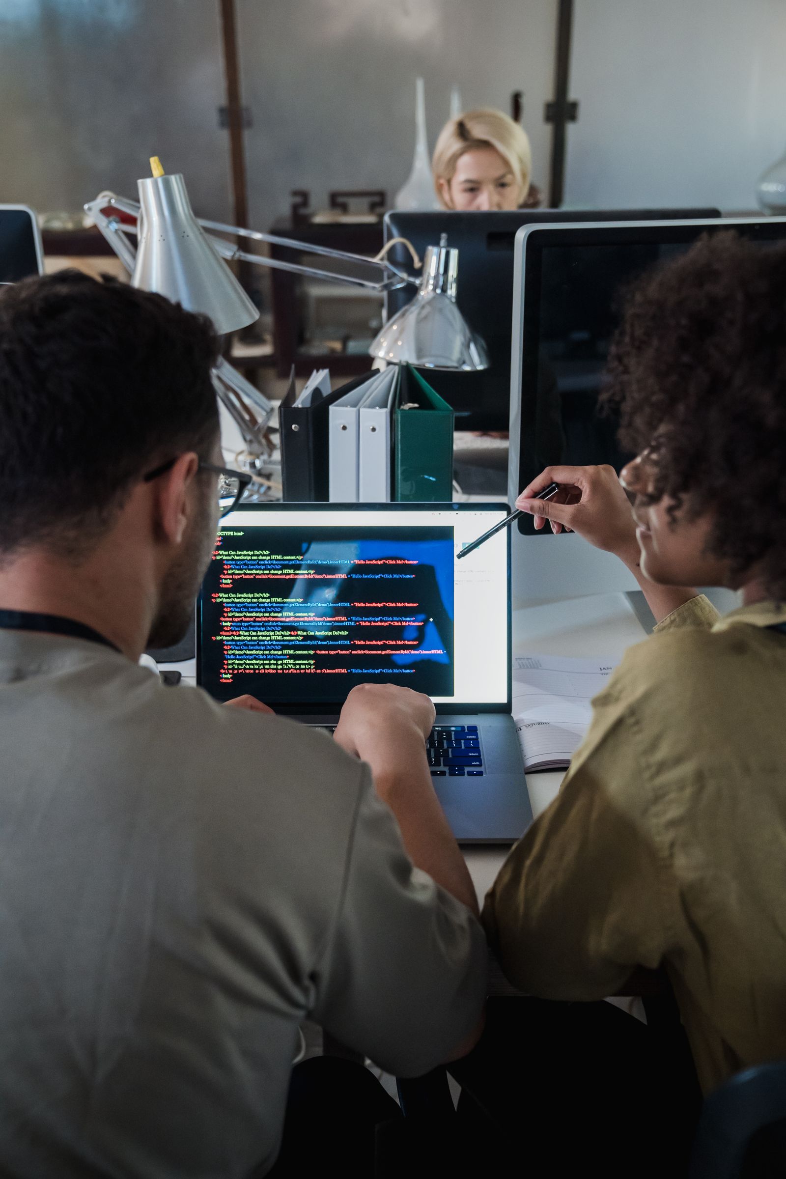 Berz-Systems-Team bei der Arbeit an offenen Softwarelösungen